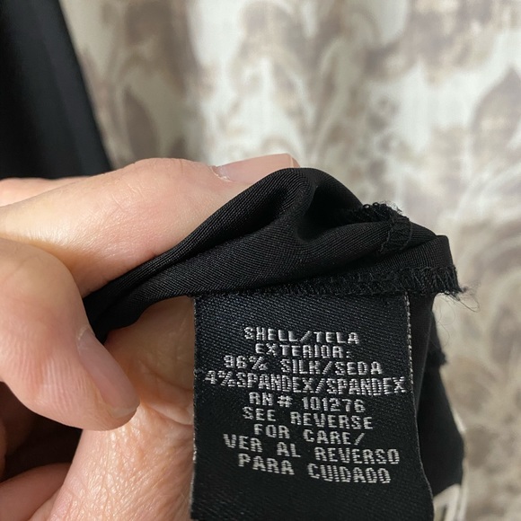 Lovely LBD with white flower embroidered trimming - Picture 6 of 8